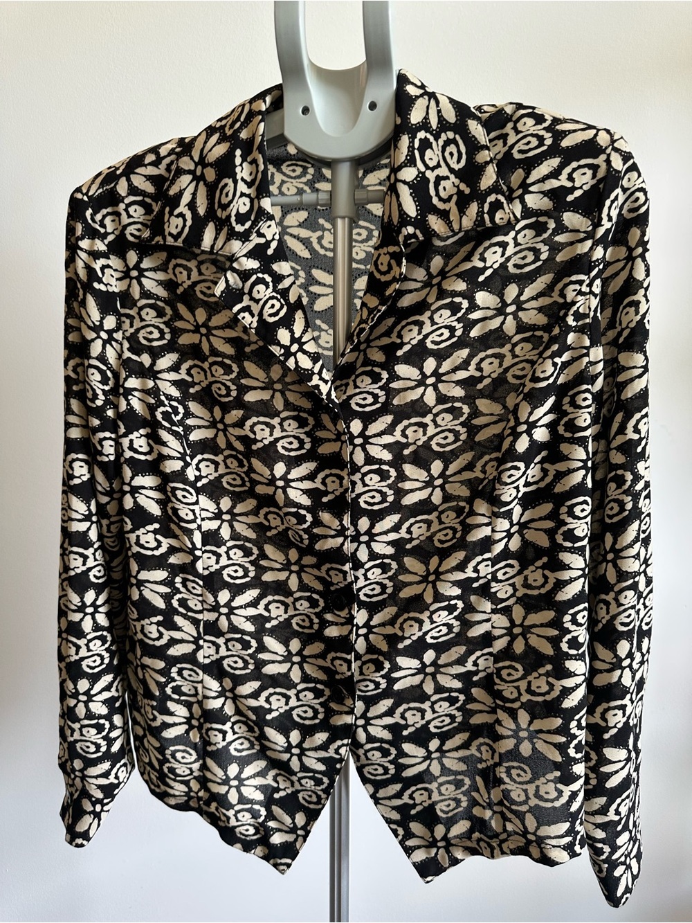 Amanda Collection Black & Cream Floral Blouse